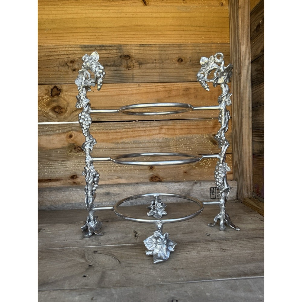 Arthur Court Grape‎ Dinner Plate Caddy